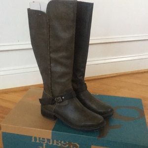 NEW OTBT beige black tall BOOTS size 7 NIB